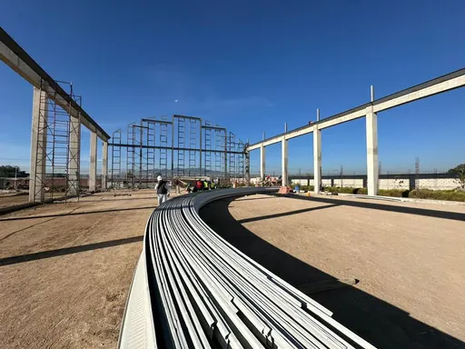 Canalización eléctrica en nave industrial