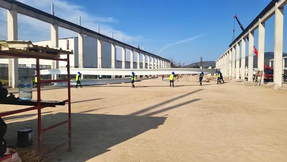 Trabes prefabricadas en nave industrial